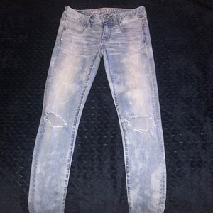 Light wash American Eagle Ripped jeans